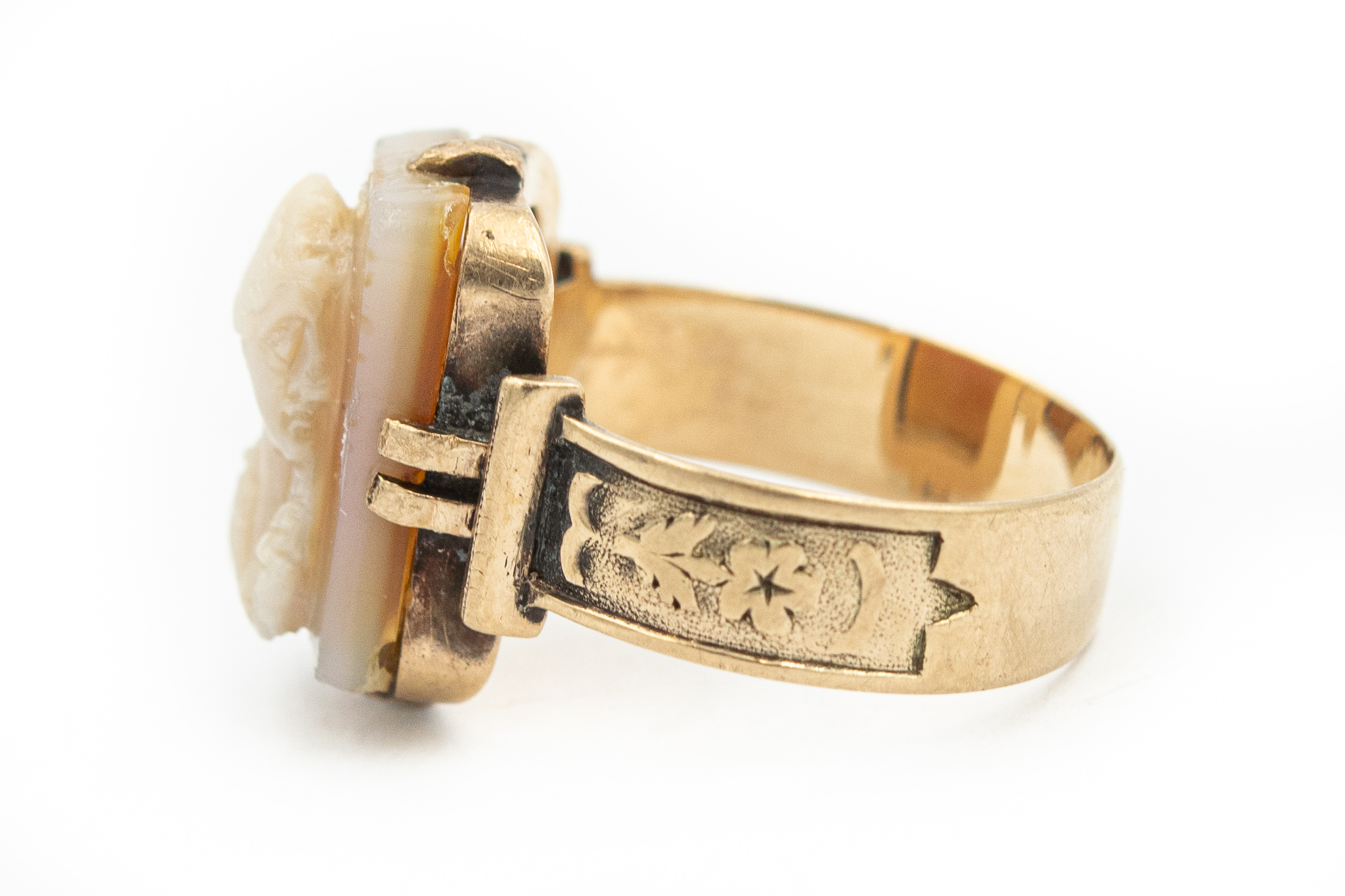 Victorian Yellow Gold Carved Hardstone Cameo Ring
