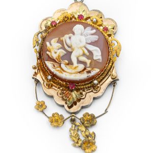 Victorian Yellow and Rose Gold Cameo Pendant