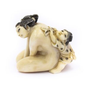Netsuke Geisha Washing Boy by Royosei 0611