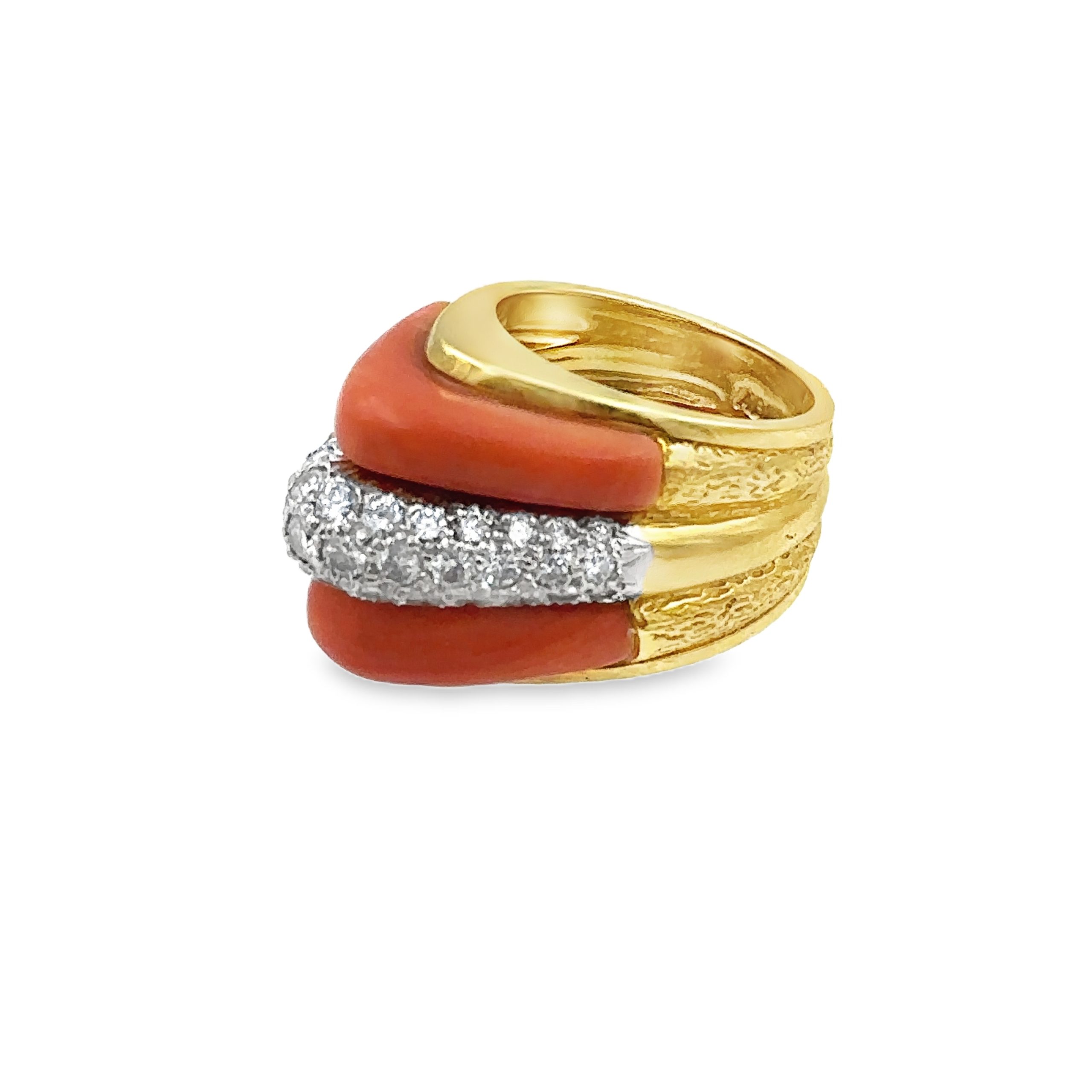 1970's 18K Yellow Gold Coral And Diamond Ring - Image 4