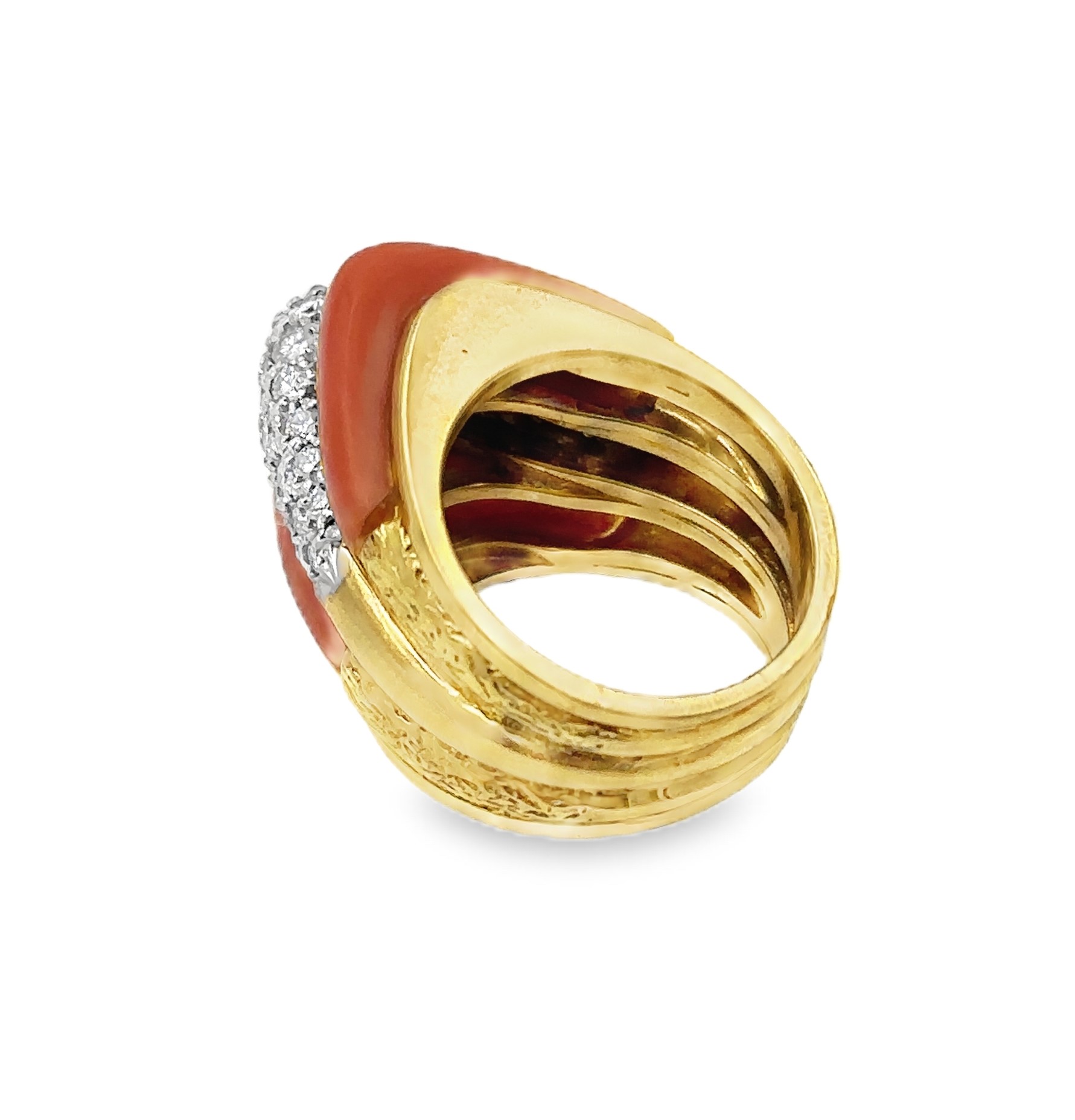 1970's 18K Yellow Gold Coral And Diamond Ring - Image 5